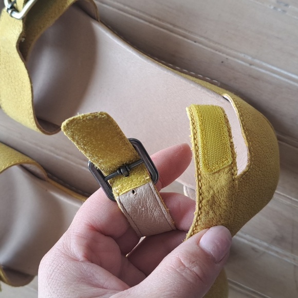 DANSKO Leather Astrid Textured Nubuck Yellow Sandals EU Size 39 - US Size 8.5 - Picture 10 of 13